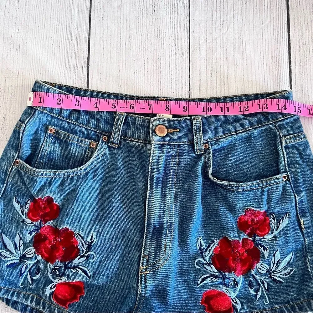 H&M x COACHELLA Women's High Waisted Floral Embroidery Denim Short US10 - Picture 5 of 7